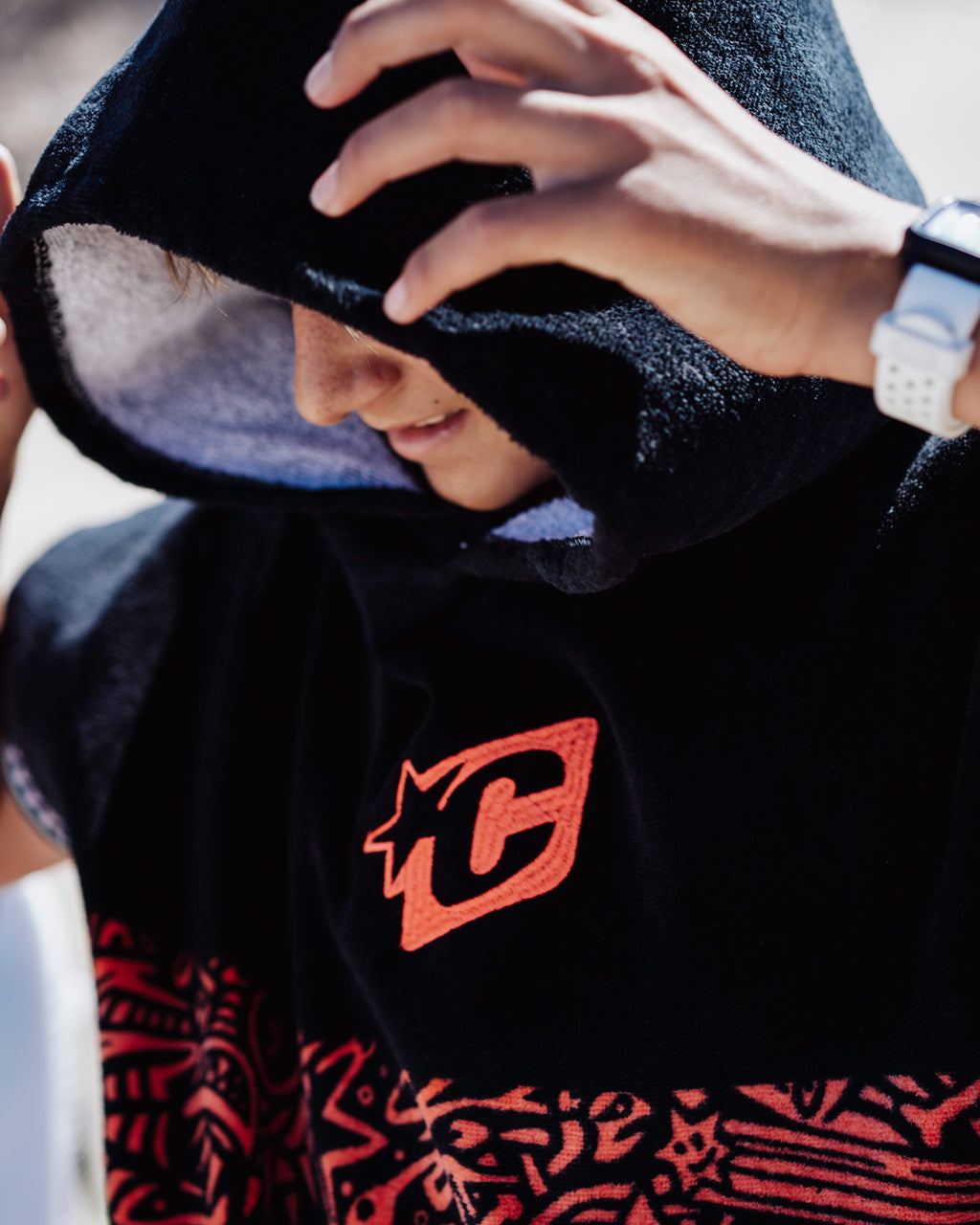 Grom Poncho : Fluro Red Fade Black - Small