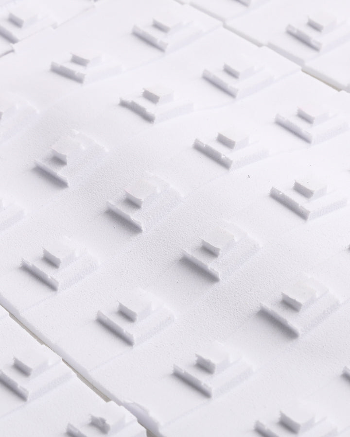 Reliance III Pin Tail : White Black - 3 Pce